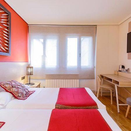 Hostal Rodas Pamplona Exterior foto