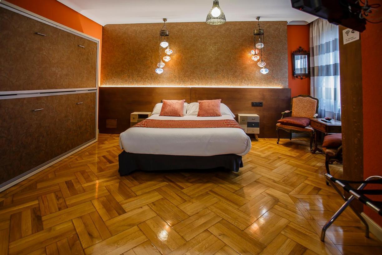 Hostal Rodas Pamplona Exterior foto